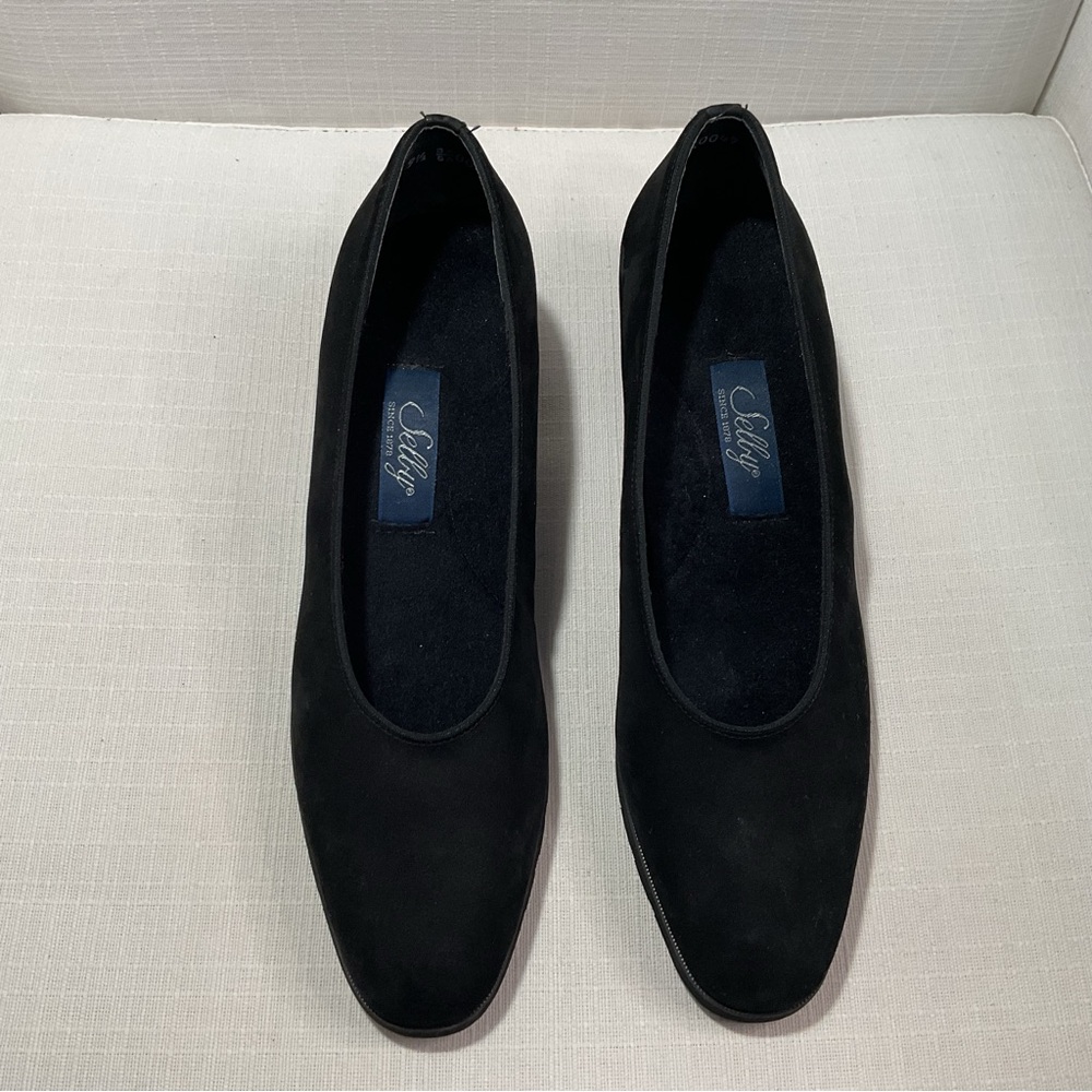 Selby Black Suede Pumps Block Heel Women's 9.5 Narrow 3A Slip On Almond Toe